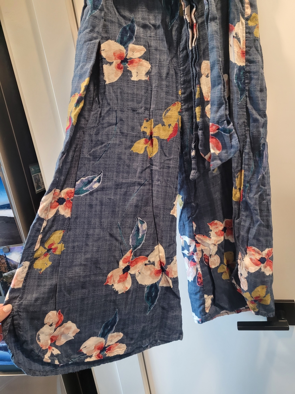 Rip Curl Navy Blue Floral Wide Leg Capris